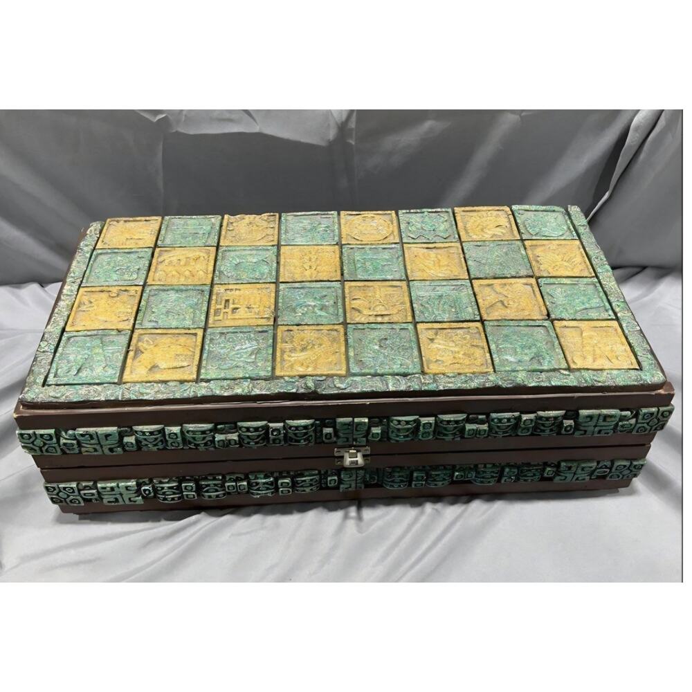 VINTAGE MAYAN VS SPANISH MARBLE CHESS SET IN MARBLE BOX  XLARGE